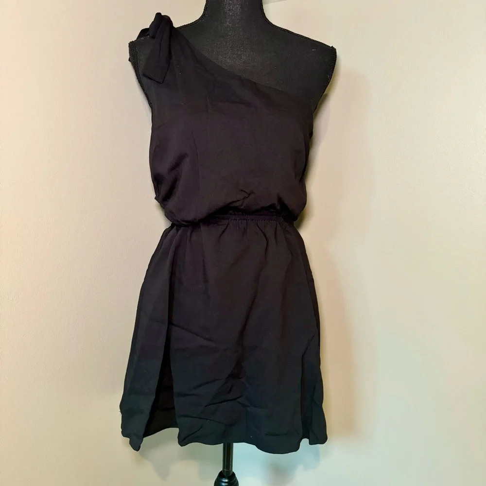 Le Lis Black One Shoulder Cutout Dress Elastic Waist Side Zip NWT Size M D10